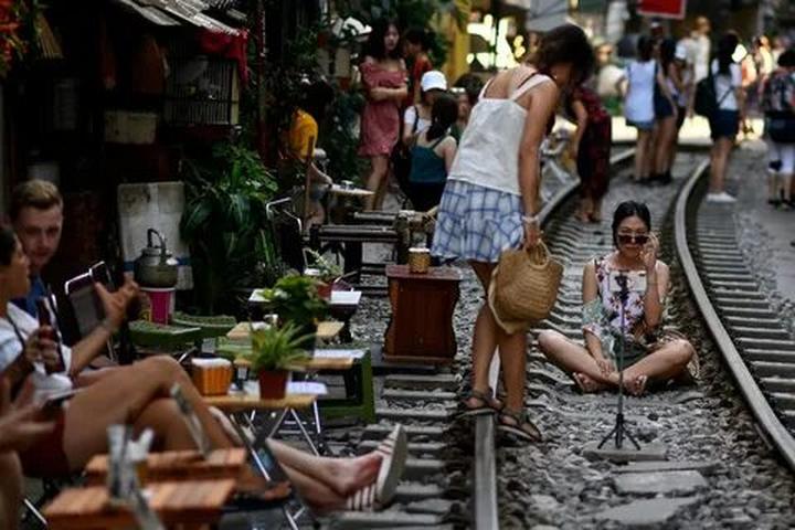 Gỗ và Video: Kết nối nghệ thuật truyền thống với công nghệ hiện đại